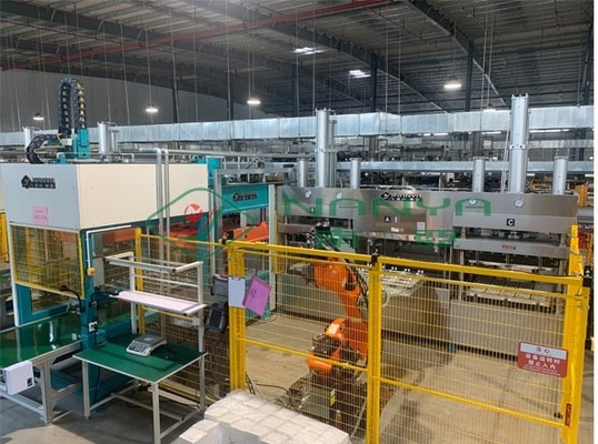 Macchina di modellazione servo a trazione completamente automatica per la polpa di canna da zucchero con grande capacità 6000 pezzi/ora